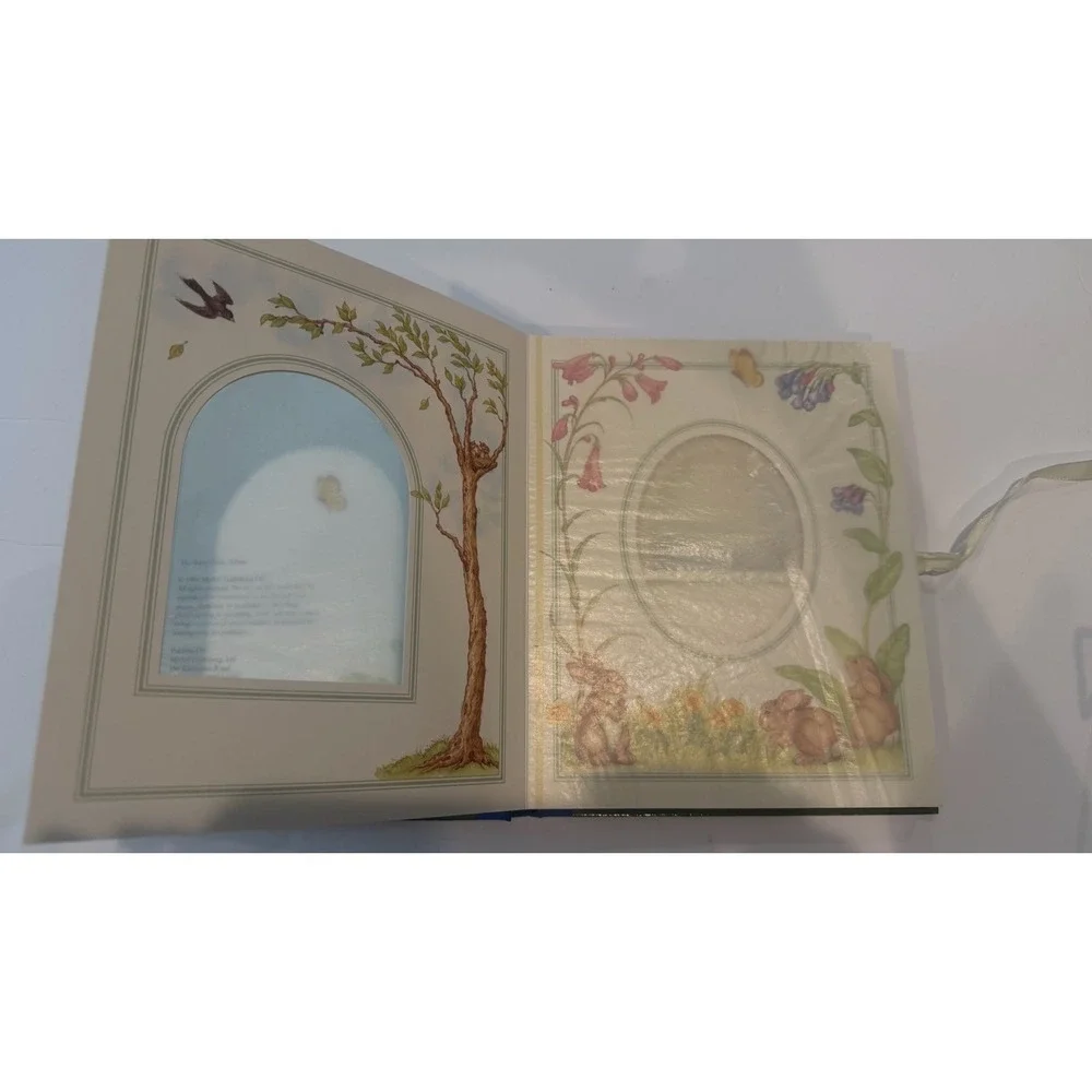 Baby Pictures photo album Book. VTG 1995 Holds 20 Photos Closes W/ Ribbon Bow